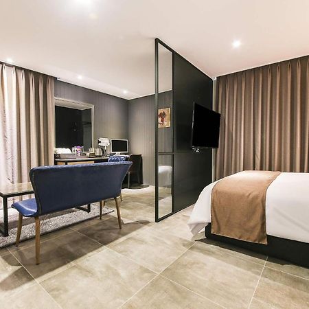 Docking Hotel Gimpo Chambre photo