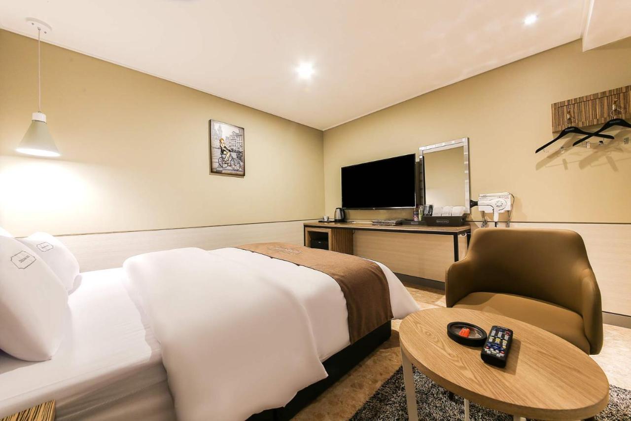 Docking Hotel Gimpo Extérieur photo