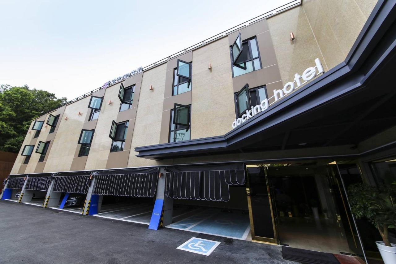 Docking Hotel Gimpo Extérieur photo