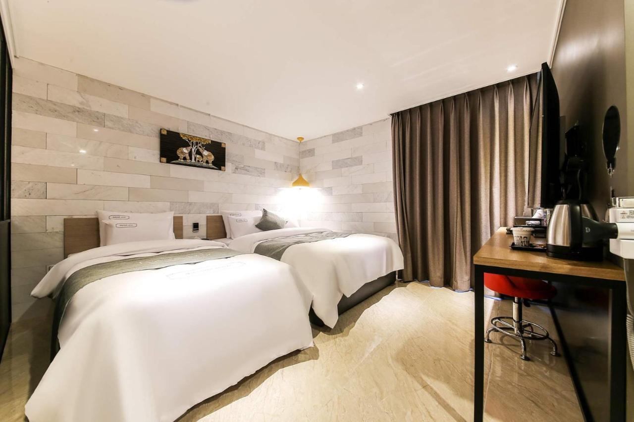 Docking Hotel Gimpo Extérieur photo