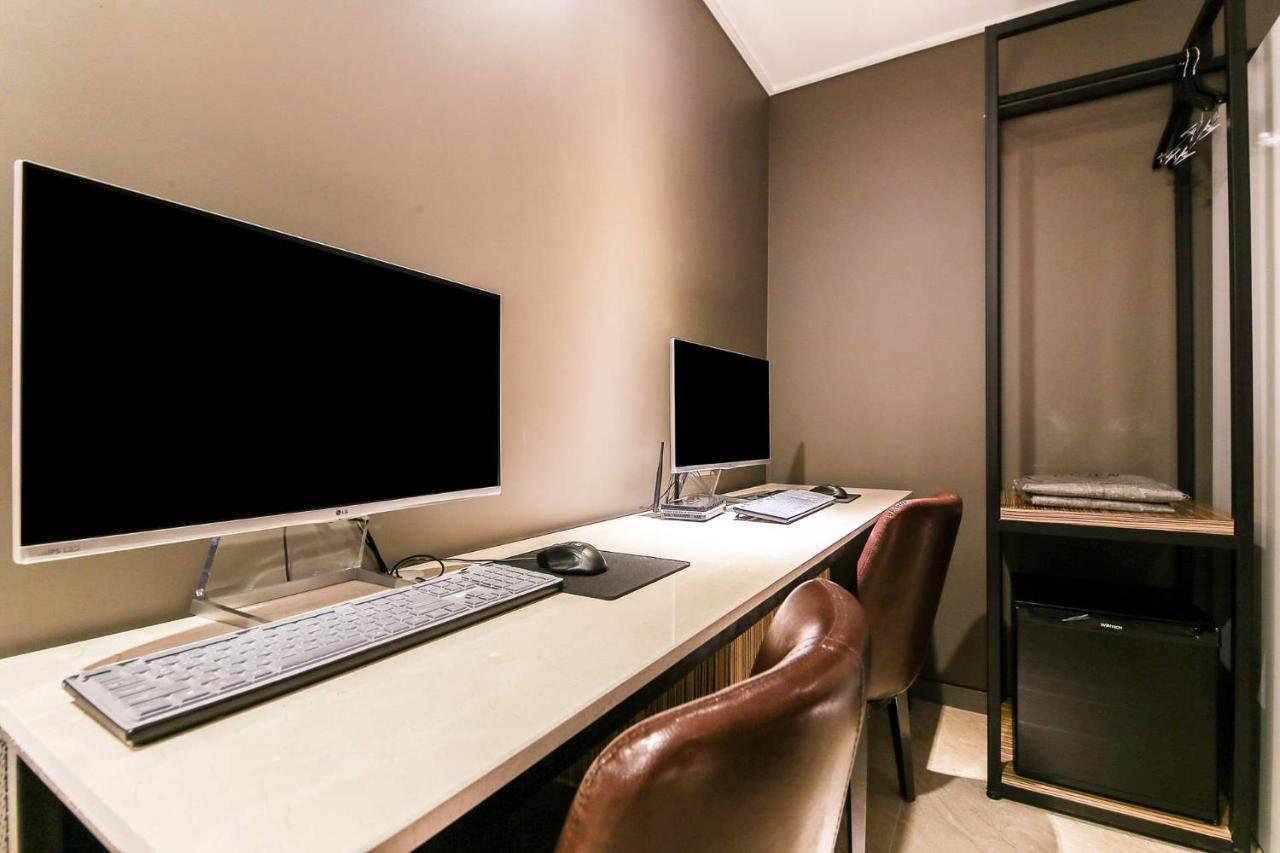 Docking Hotel Gimpo Extérieur photo